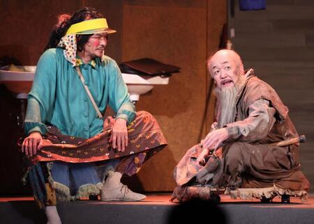 　「愛の乞食」で怪演する伊原剛志（左）と温水洋一（撮影・吉澤敬太）