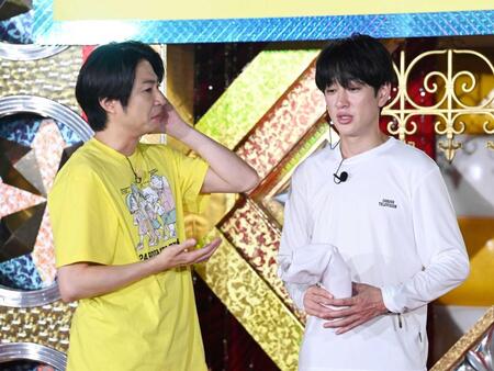 　サプライズ登場した（左の）相葉雅紀とチャリティーマラソンに臨む横山裕