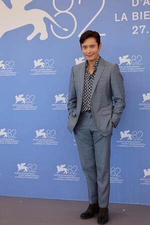 　韓国映画制作・配給企業・ＣＪ　ＥＮＭ　Ｍｏｖｉｅの公式Ｘ＠ＣＪＥＮＭＭＯＶＩＥより　映画「どうしようもない」で主演を務めたイ・ビョンホン