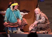 　「愛の乞食」で怪演する伊原剛志（左）と温水洋一（撮影・吉澤敬太）