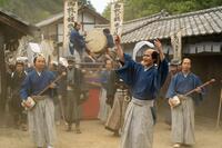 　ＮＨＫ大河ドラマ「べらぼう～蔦重栄華乃夢噺～」に出演する（手前の）新浜レオン