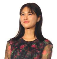 　舞台あいさつに登場した原菜乃華