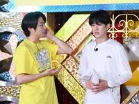 　サプライズ登場した（左の）相葉雅紀とチャリティーマラソンに臨む横山裕