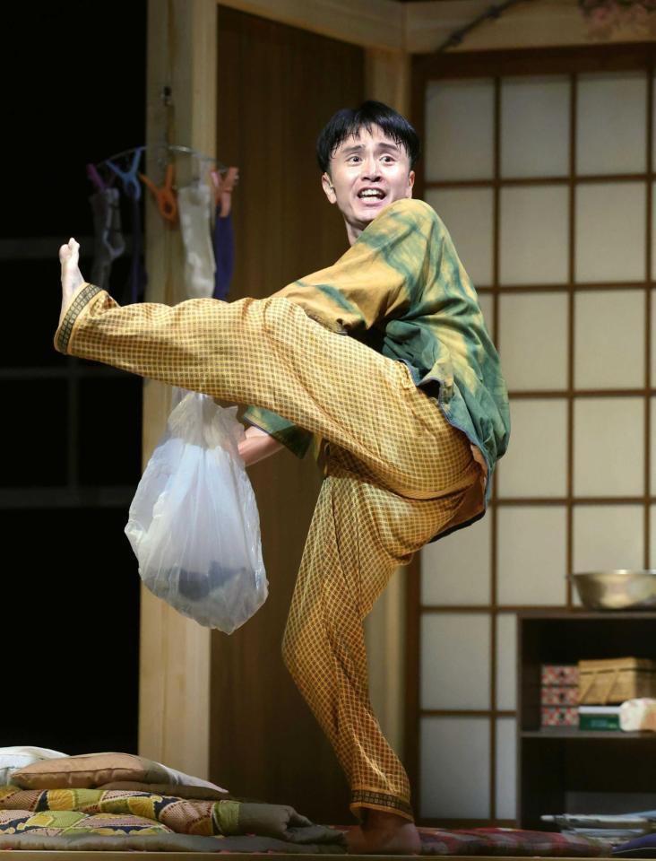 　熱演する安田章大（撮影・吉澤敬太）