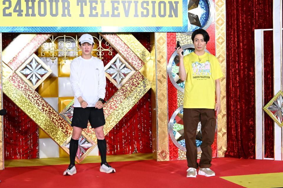 　チャリティーマラソンに臨む（左の）横山裕と、スターターの相葉雅紀（右）