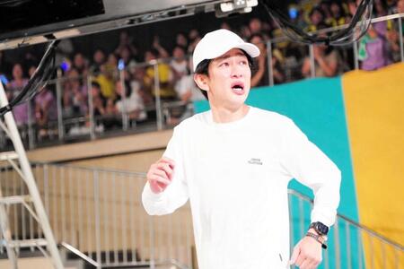 　１０５キロを走破し、ゴールする横山裕