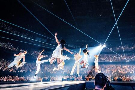 　パフォーマンスするＤ－ＬＩＴＥ　©田中聖太郎事務所