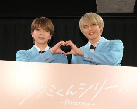 　「タクミくんシリーズ　－Ｄｒａｍａ－」完成発表会に登場した塩﨑太智（左）と加藤大悟（撮影・伊藤笙子）