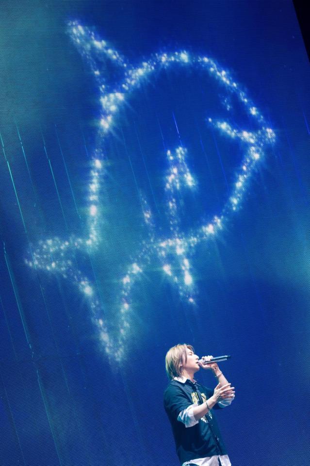 　パフォーマンスするＤ－ＬＩＴＥ　©田中聖太郎事務所