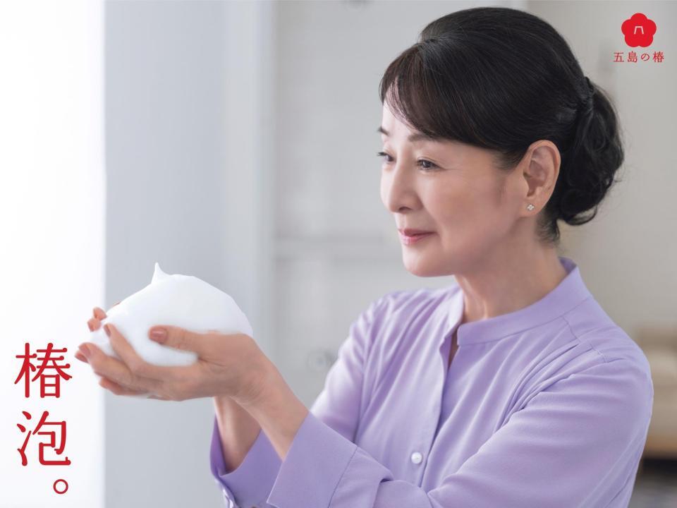 　「五島の椿」新ＣＭに出演した吉永小百合