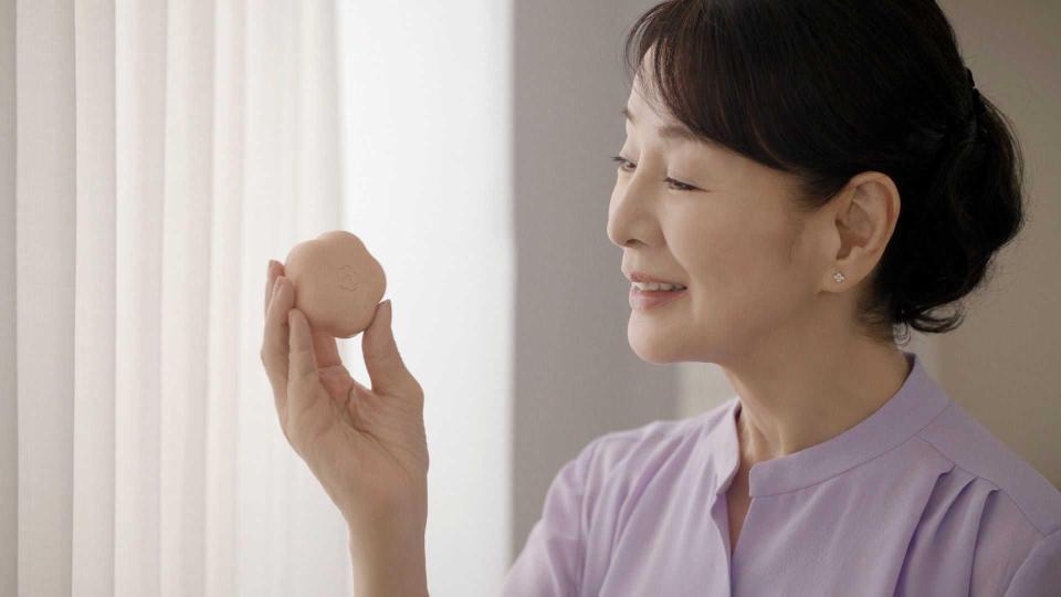 　「五島の椿」新ＣＭに出演した吉永小百合