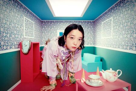 　絢香の楽曲のＭＶに出演している上白石萌音