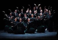 　記念奉舞を行う出演者ら（撮影・高部洋祐）