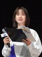 　司会を詰める弘中綾香アナウンサー＝２３年２月