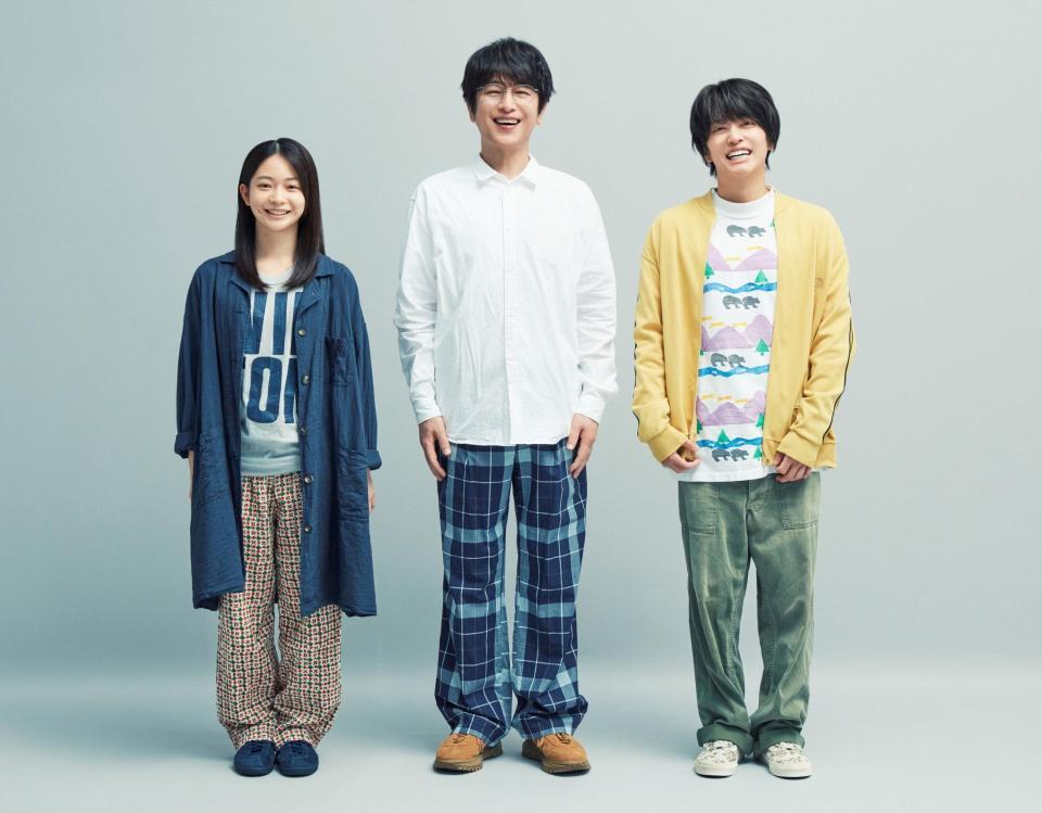 　ドラマ「ぼくたちん家」に出演する（左から）白鳥玉季、及川光博、手越祐也