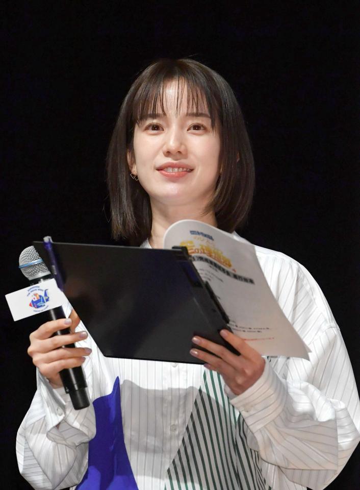 　司会を詰める弘中綾香アナウンサー＝２３年２月