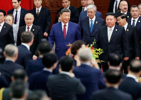 　レセプションに臨む中国の習近平国家主席（前列中央）とロシアのプーチン大統領（同左）、北朝鮮の金正恩朝鮮労働党総書記（同右）ら（ロイター＝共同）