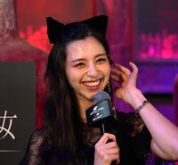 　インタビューに答える中条あやみ（撮影・高部洋祐）