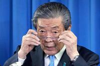 　自民党役員会後、記者会見する森山幹事長＝２日