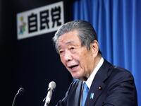 　自民党の両院議員総会後、記者会見する森山幹事長＝２日