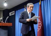 　自民党両院議員総会後の記者会見を終え、引き揚げる森山幹事長＝２日