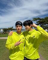 ペ・ジワンの公式インスタグラム＠９４＿１０３１より（左から）ペ・ジワン、ＡＳＴＲＯ・チャウヌ