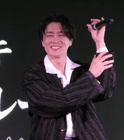 　笑顔の真田ナオキ