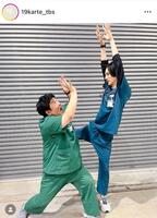 「１９番目のカルテ」の公式インスタグラム＠１９ｋａｒｔｅ＿ｔｂｓ（９月２日付）より。右が清水容疑者