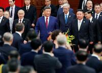 　レセプションに臨む中国の習近平国家主席（前列中央）とロシアのプーチン大統領（同左）、北朝鮮の金正恩朝鮮労働党総書記（同右）ら（ロイター＝共同）