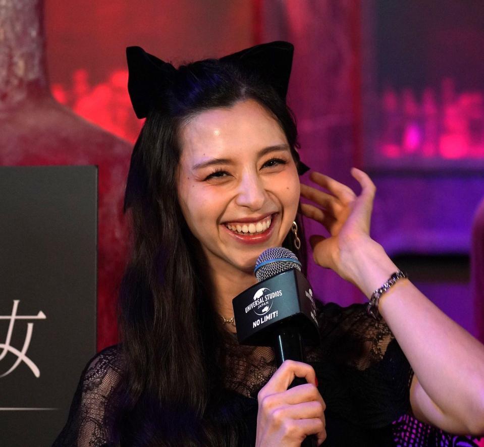 　インタビューに答える中条あやみ（撮影・高部洋祐）