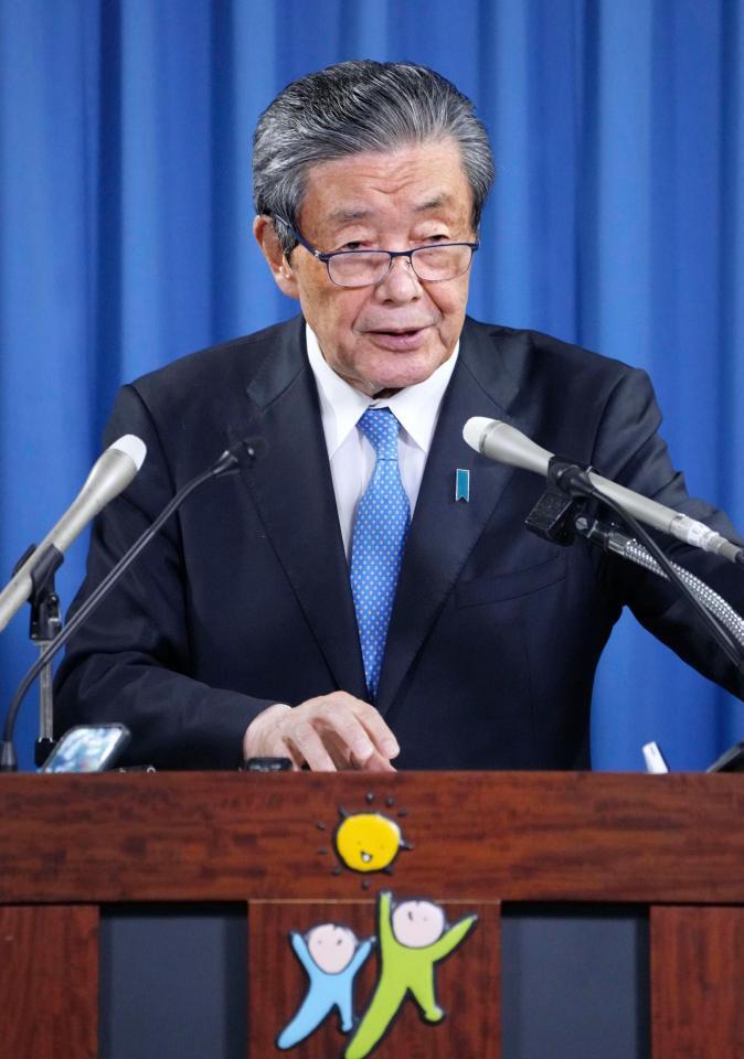 　自民党の両院議員総会後、記者会見する森山幹事長＝２日