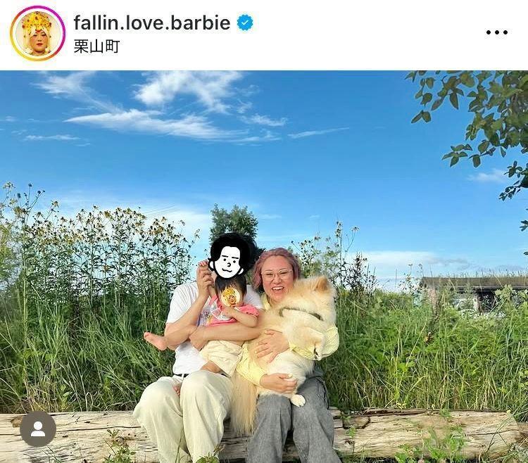 家族で地元・北海道栗山町へ。バービーのインスタグラム＠ｆａｌｌｉｎ．ｌｏｖｅ．ｂａｒｂｉｅ（８月１０日付）より 