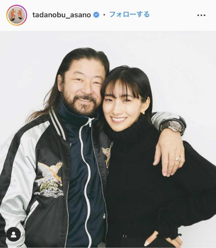 ２０２２年８月、中田クルミ（右）と結婚したことを発表した浅野忠信のインスタグラム＠ｔａｄａｎｏｂｕ＿ａｓａｎｏより