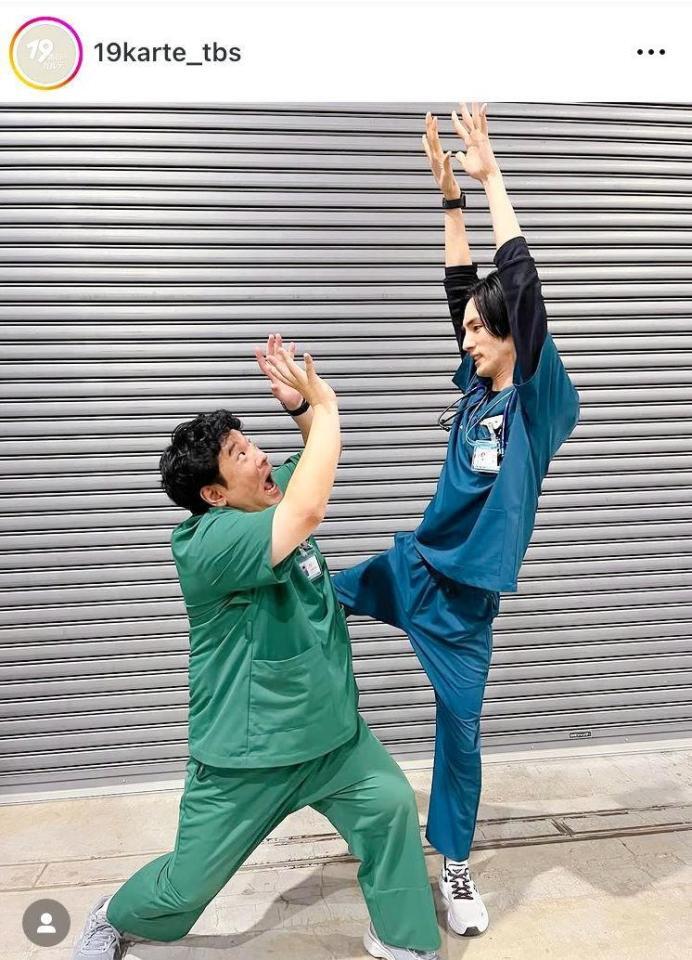 「１９番目のカルテ」の公式インスタグラム＠１９ｋａｒｔｅ＿ｔｂｓ（９月２日付）より。右が清水容疑者