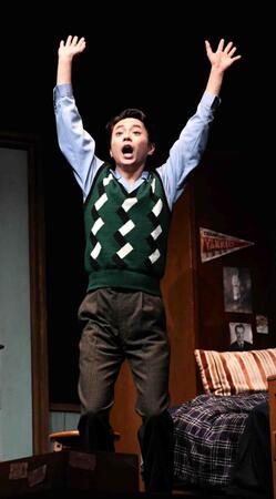 　熱演する佐藤勝利（撮影・佐藤厚）