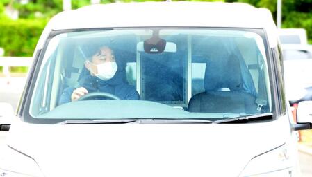 　警視庁へ送検される清水尋也容疑者を乗せたとみられる車（撮影・伊藤笙子）