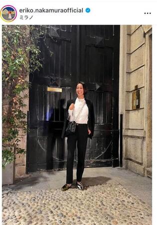 　重厚なエントランス。中村江里子のインスタグラム＠ｅｒｉｋｏ．ｎａｋａｍｕｒａｏｆｆｉｃｉａｌより 