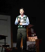 　主演舞台で熱演する佐藤勝利（撮影・佐藤厚）