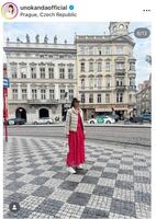 　プラハの街で。ユニクロのダウンもおしゃれに着こなす神田うの。インスタグラム＠ｕｎｏｋａｎｄａｏｆｆｉｃｉａｌより 