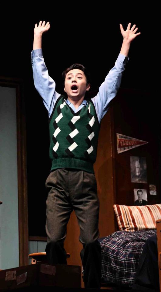 　熱演する佐藤勝利（撮影・佐藤厚）