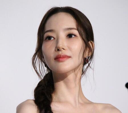 　配信記念イベントに出席したパク・ミニョン