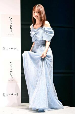　授賞式に登場したワーキングマザー部門受賞の小倉優子（撮影・持木克友）