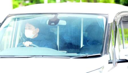 　警視庁へ送検される清水尋也容疑者を乗せたとみられる車