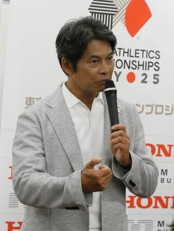 　小学生を前に熱く語る織田裕二
