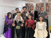 　（前列左から）大沢逸美、横内正、一色采子、敷村珠夕（後列同）瀬田吉史、三浦浩一、大鶴義丹、中丸新将