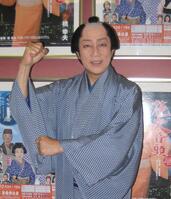 特別公演に向けて意気込む橋幸夫さん＝２００６年