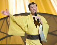 　ラストコンサートで熱唱する橋幸夫さん＝２０２３年