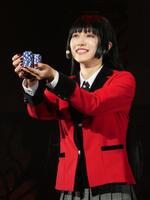 　蛇喰夢子役を熱演する（左の）蟹沢萌子