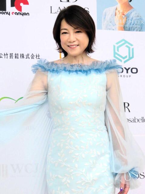 58歳とは思えぬピンと張った肌！ますます輝く堀ちえみに「可愛い