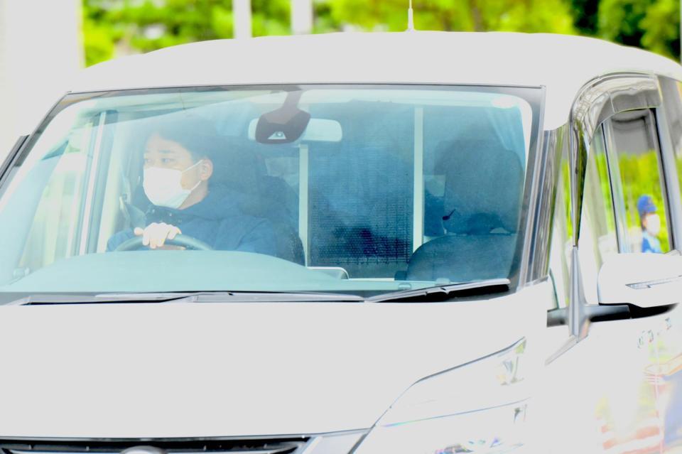 　送検される清水尋也容疑者を乗せたとみられる車